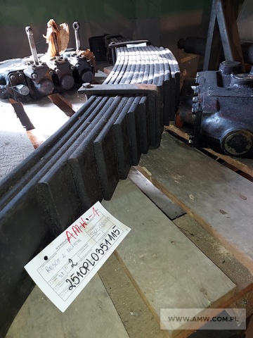 Części zamienne i akcesoria do sprzętu inż.-sap. - pakiet zawierający 48 poz. asort. (wg oddzielnego wykazu), w tym m.in.: chłodnice oleju, chłodnice wody, pompy olejowe, silnik spalinowy typ 166, zęby zrywarki itp. 